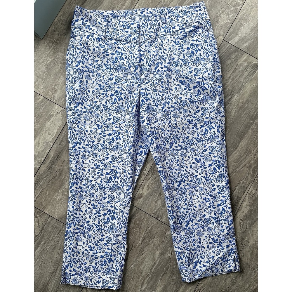 LANE BRYANT Size 16 Blue & White Floral Crop Pants